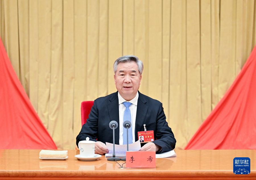 ??1月6日，中国共产党第二十届中央纪律检查委员会第四次全体会议在北京开幕。中共中央政治局常委、中央纪律检查委员会书记李希代表中央纪律检查委员会常务委员会作题为《深入推进党风廉政建设和反腐败斗争，以全面从严治党新成效为推进中国式现代化提供坚强保障》的工作报告。